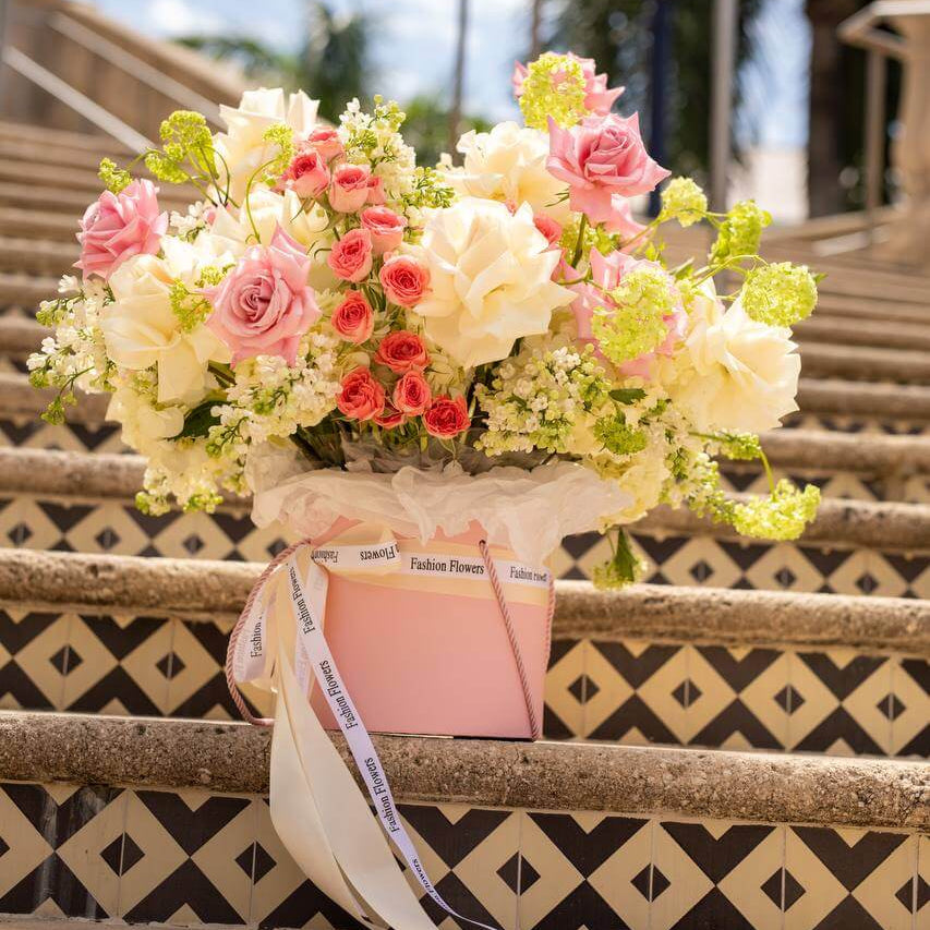 Luxury Provence flower box with roses in pastel â Miami same-day flower delivery