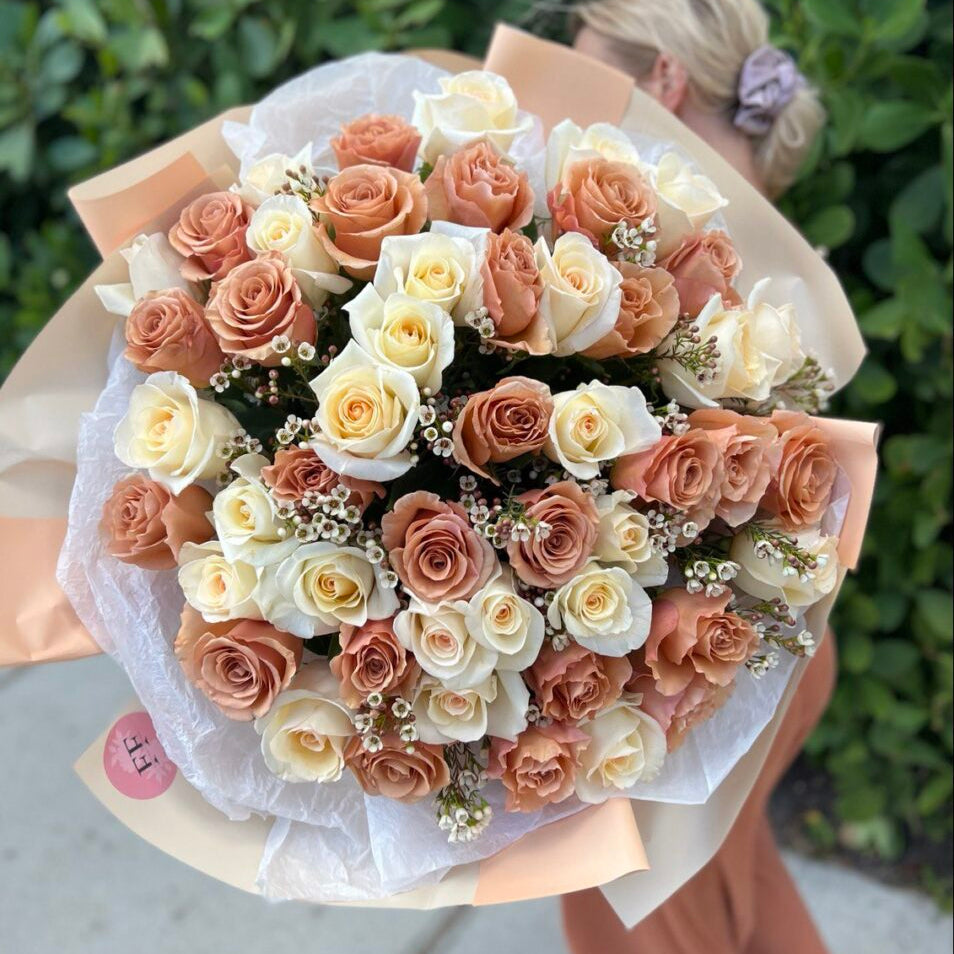 Cream and peach roses hand-tied bouquet on a villa balcony — elegant flower delivery in Miami