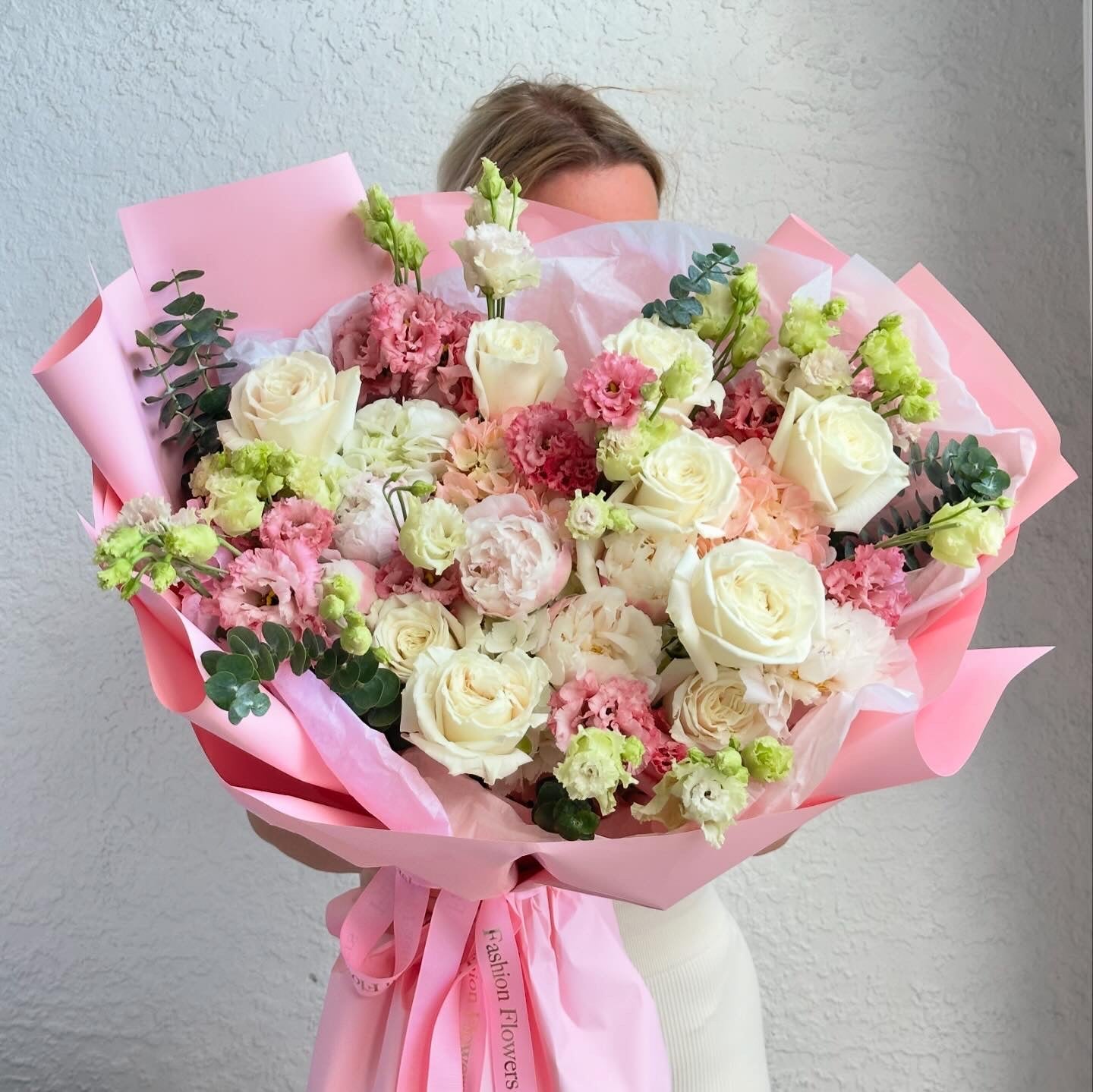 Luxury bouquet with soft pink tones and pink wrapping â limited flower delivery Miami