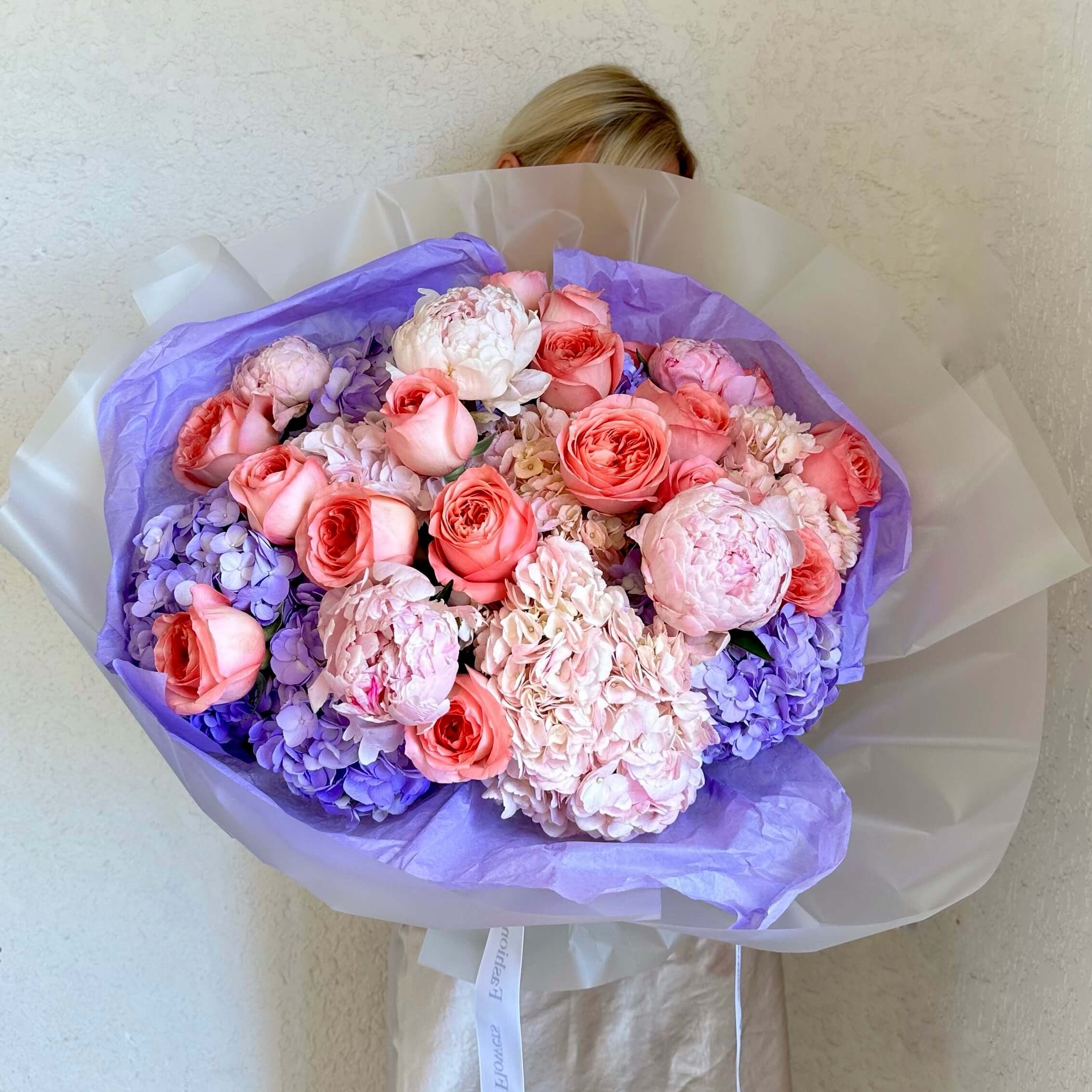 Magical Date bouquet with peonies, roses and hydrangeas in soft pink tones — luxury hand-tied arrangement for elegant gifting