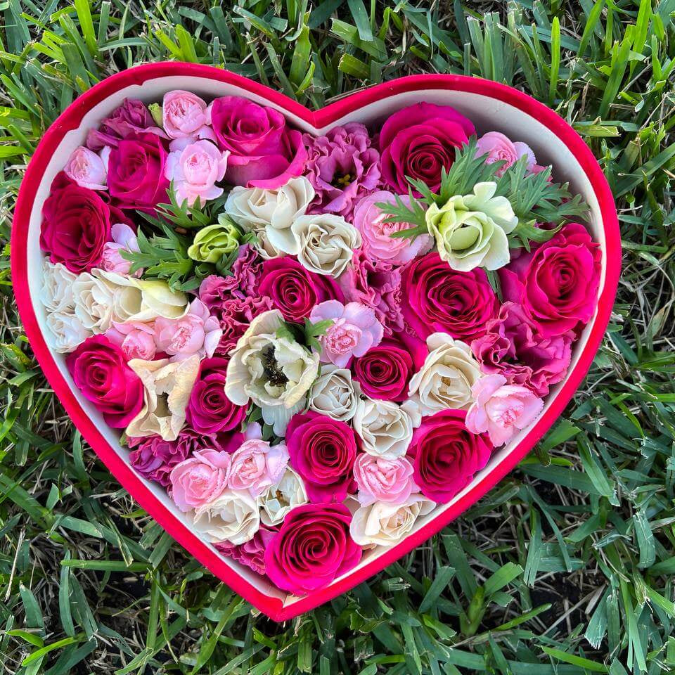 Heart-shaped flower box with roses in pink and white — luxury flower delivery in Miami