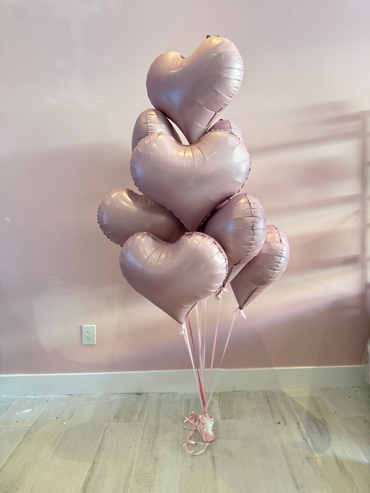 Heart Balloon Set of metallic pink heart balloons, ribbons — Pink Heart Balloons