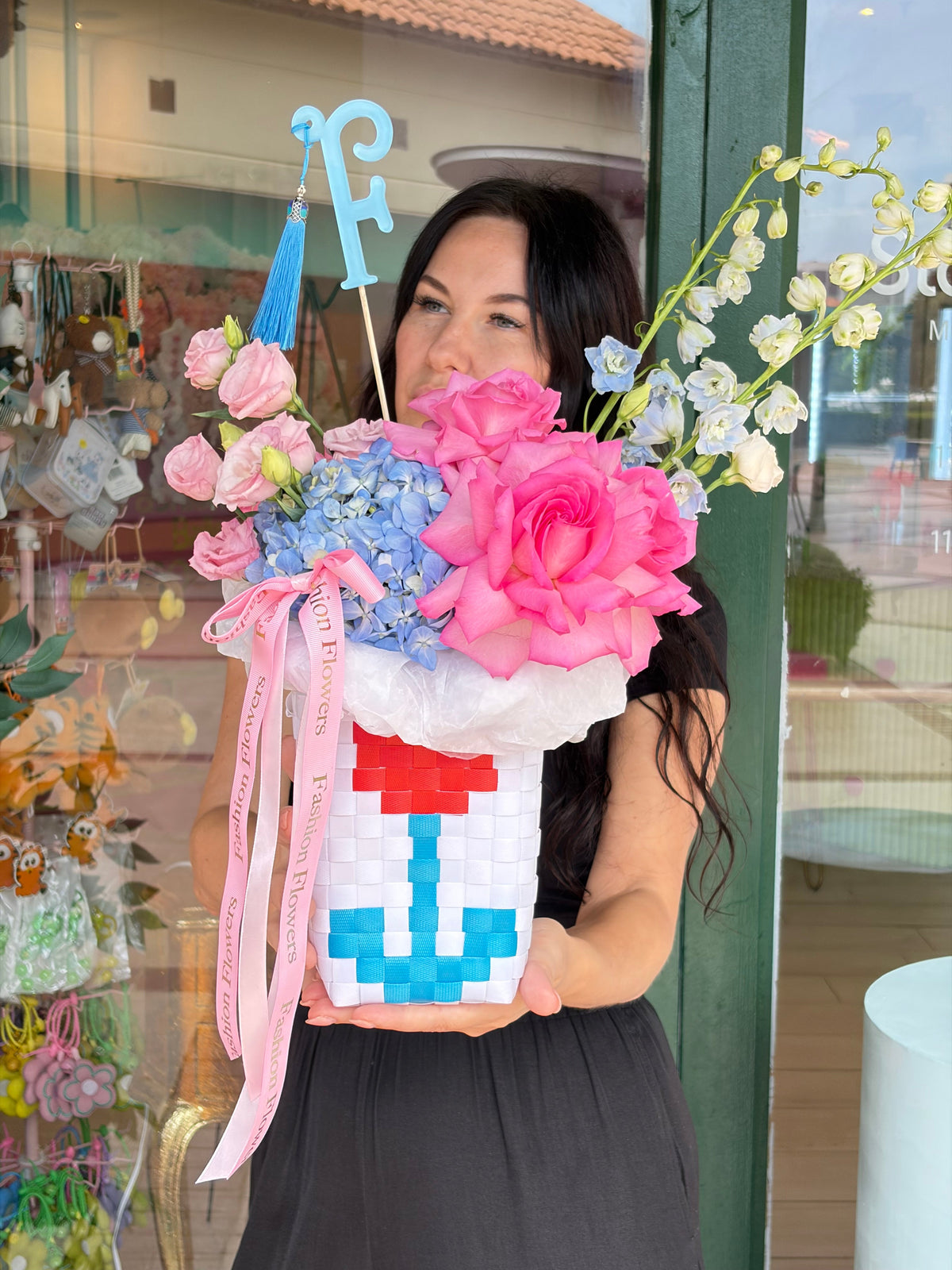 Flower Bag Arrangement of fresh seasonal flowers, ribbons, decorative charms — Ocean Kiss