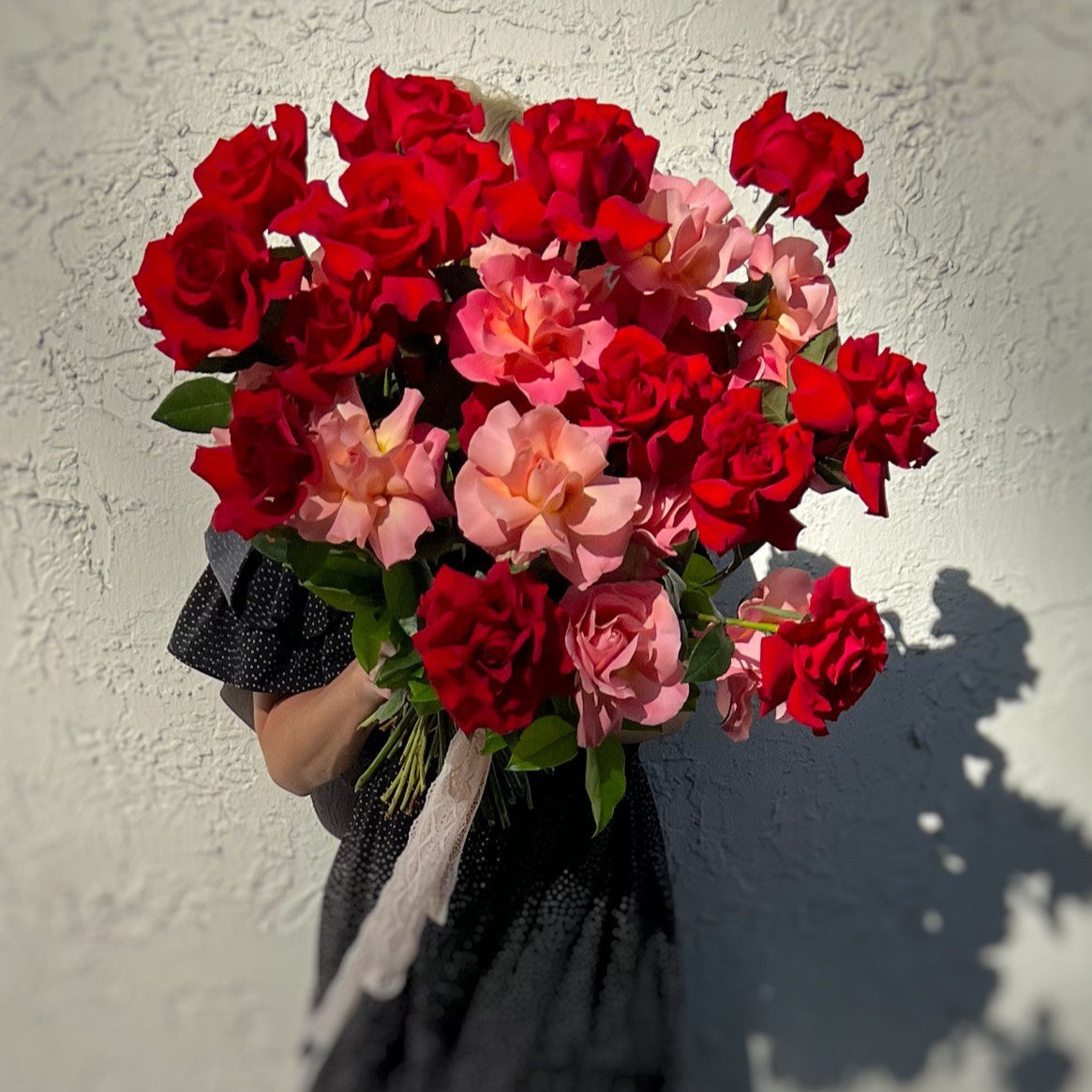 Hand-tied bouquet of red and pink roses of a luxury Miami villa — same-day flower delivery