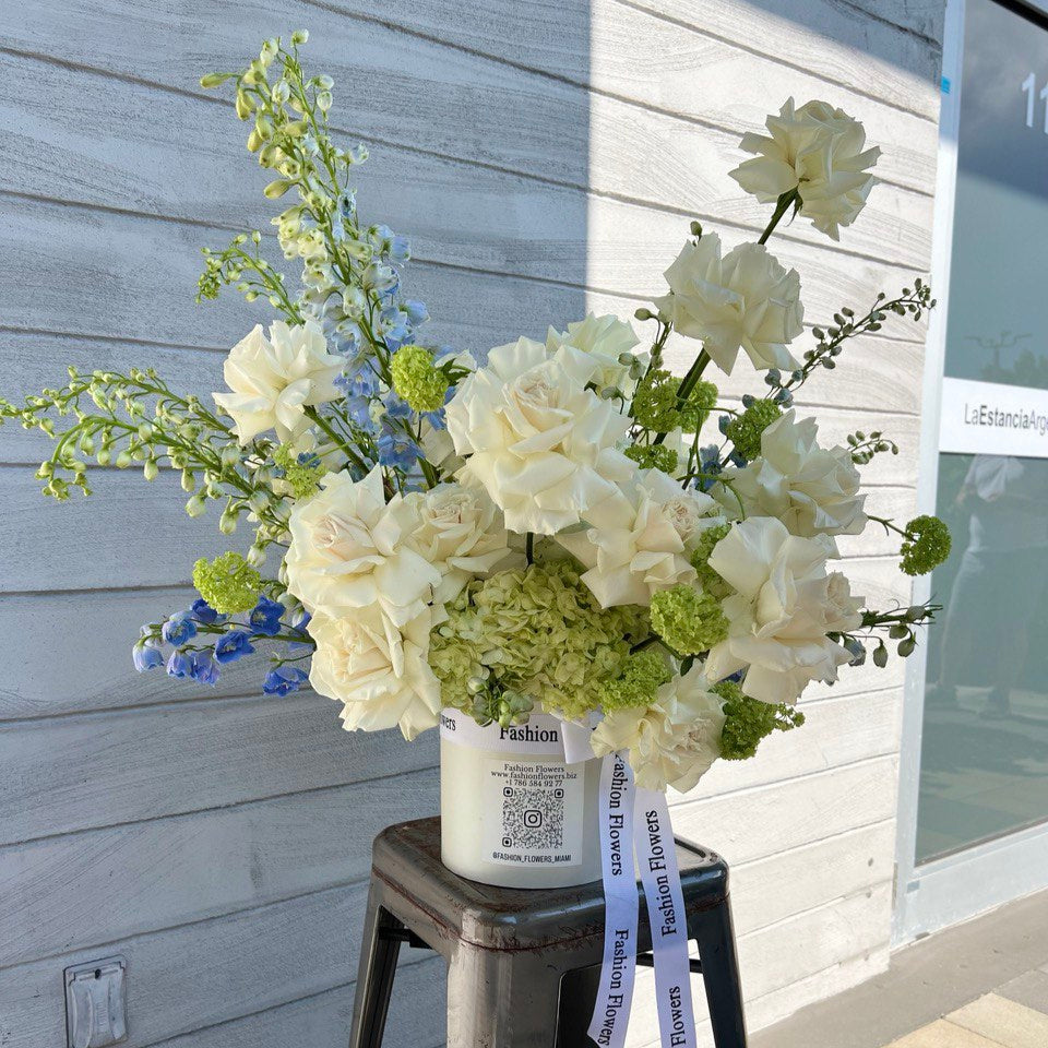 Sea breeze extra-large bouquet with white roses and green blooms in elegant box — Miami luxury flower delivery